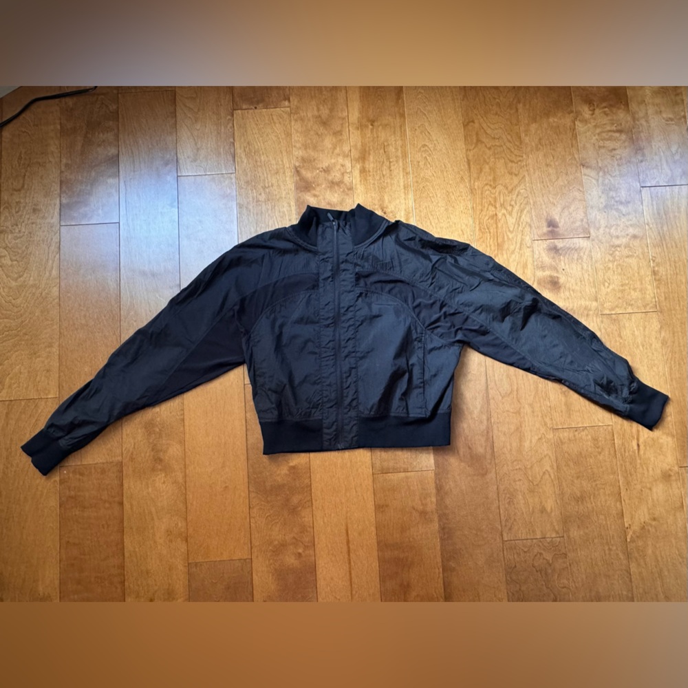 LULULEMON - lightweight black wind breaker